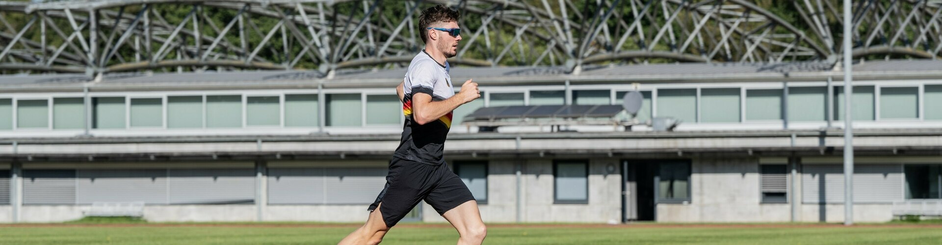 Läufer im Leichtathletikstadion